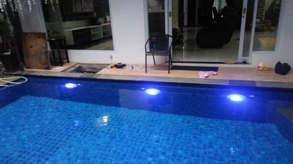 Gambar lampu Kolam Renang 1