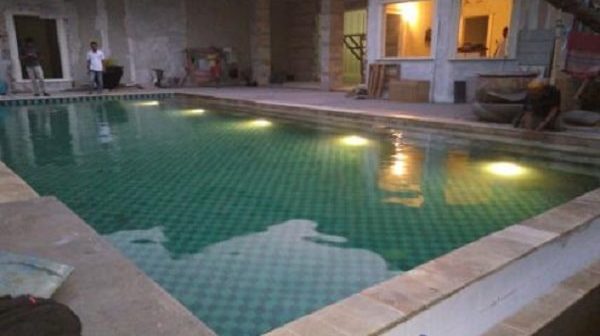 Gambar lampu Kolam Renang 2