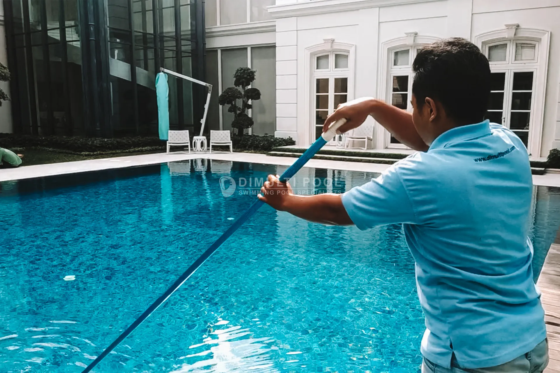 Cara Merawat Kolam Renang di Musim Hujan