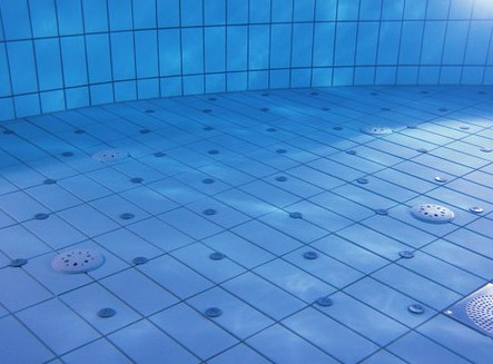 kerusakan nat kolam renang