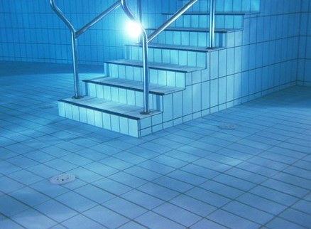 kerusakan nat kolam renang