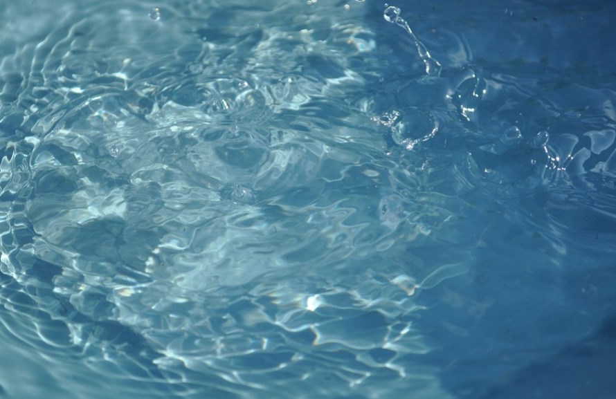 kolam renang saat kemarau