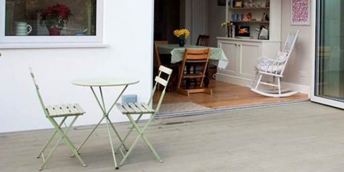 merawat decking kolam renang