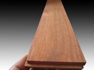 merawat decking kolam renang