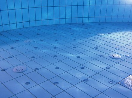 perbaikan kolam renang