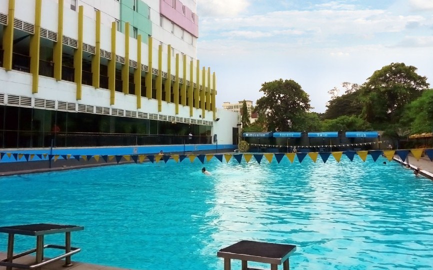 Kolam renang Cikini