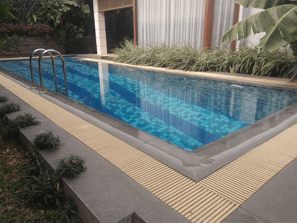Ukuran lebar gutter kolam renang standar