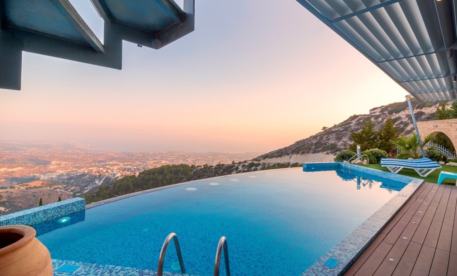 menentukan ukuran kolam renang