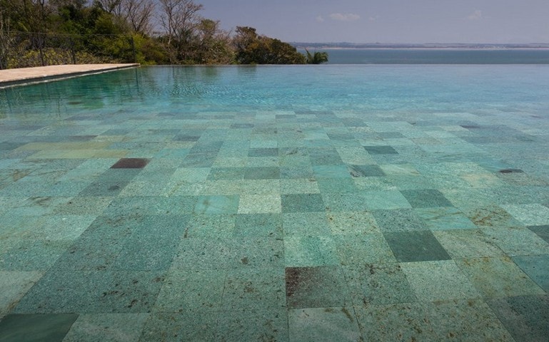 Finishing menggunakan Batu Alam