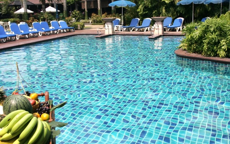 Kolam renang umum di Depok