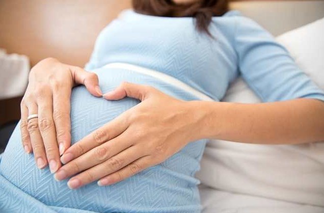 berenang di laut saat hamil 1