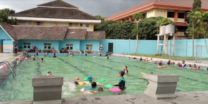 kolam renang UNY