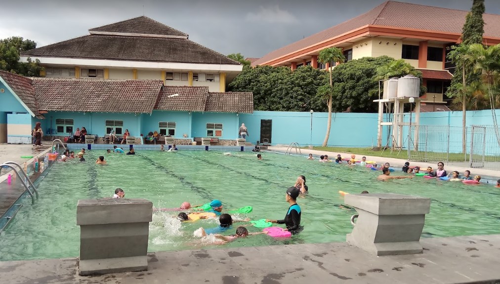 kolam renang UNY
