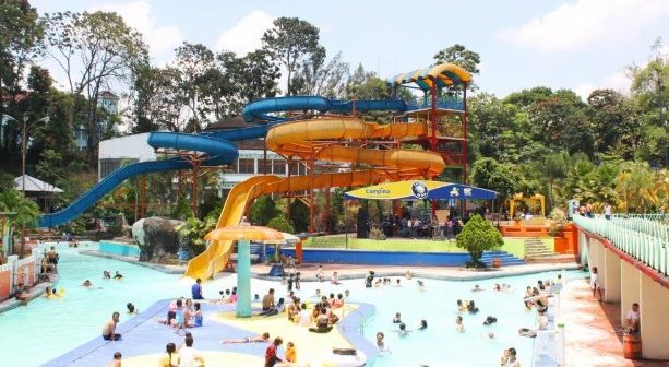 Kolam renang Panghegar Waterboom