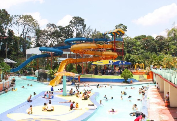Kolam renang Panghegar Waterboom