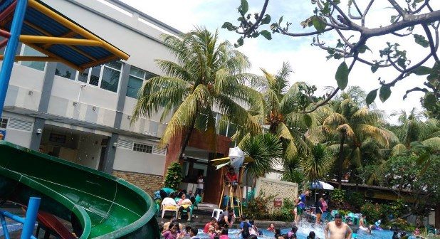 Kolam Renang Villa Meruya