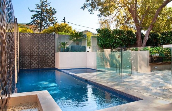 rumah dengan kolam renang