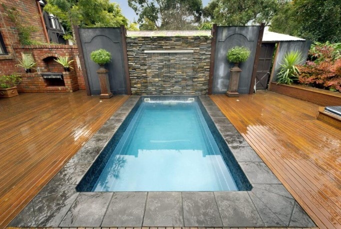 rumah dengan kolam renang