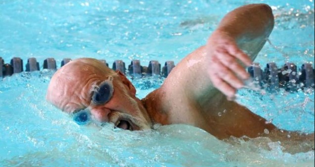 manfaat renang untuk manula