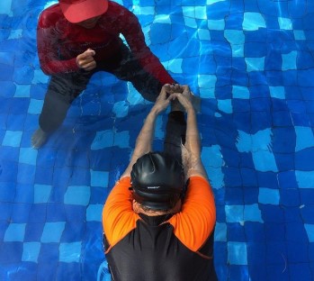 terapi renang penderita stroke