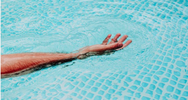 gaya renang untuk penyelamatan