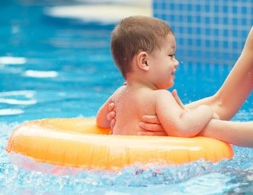 pelampung renang bayi