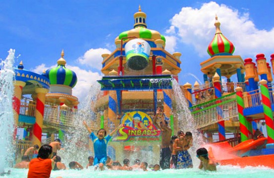 Kolam Renang Ciputra Waterpark Surabaya