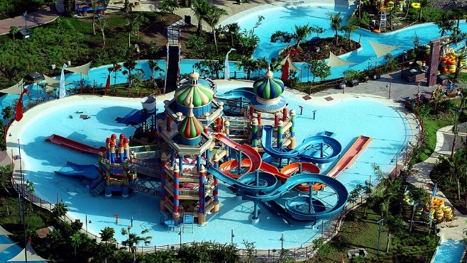 Kolam Renang Ciputra Waterpark Surabaya