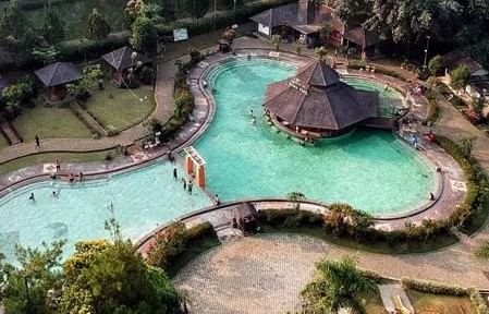 kolam renang air hangat