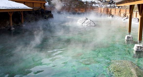 kolam renang air hangat