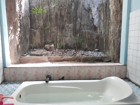 Kamar mandi air panas