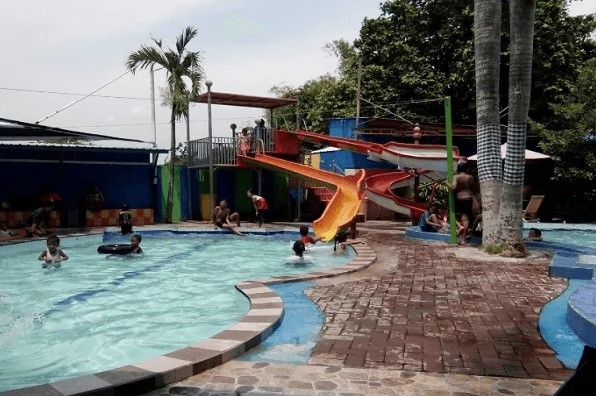 Kolam Renang Umum di Sidoarjo