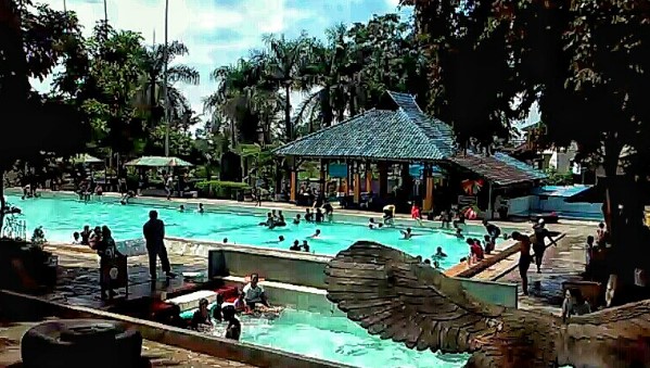 kolam renang di malang