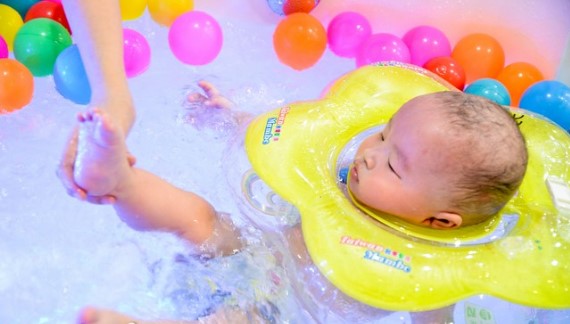 pelampung renang balita