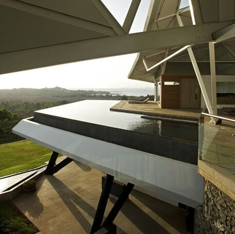 Kolam Renang di Lantai 2 