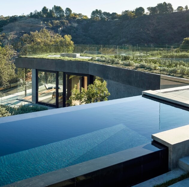 Desain Kolam Renang di Lantai 2