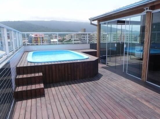 kolam renang rooftop balkon