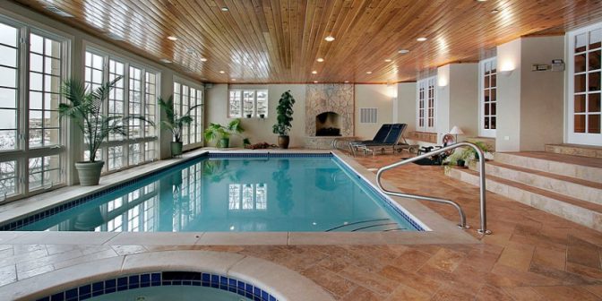 Contoh Gambar Desain Kolam Renang Indoor decking keramik dengan pencahayaan bagus