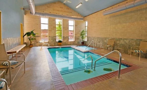 desain kolam renang minimalis