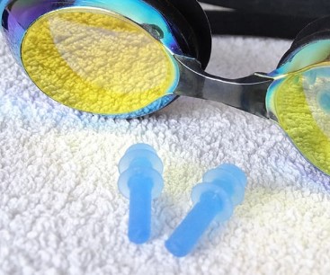 penutup telinga renang