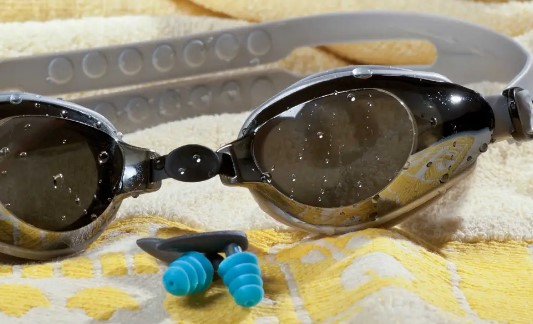 penutup telinga renang