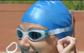 penutup telinga renang