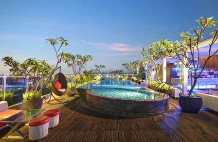 kolam renang rooftop