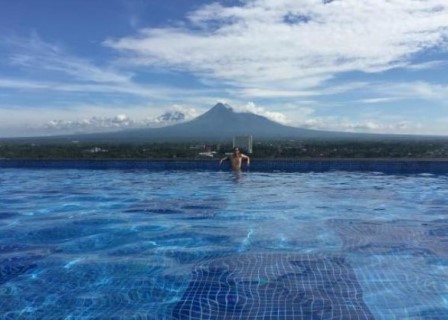 Kolam renang rooftop - Indolux hotel
