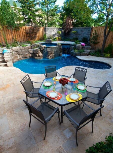 kolam renang dan taman