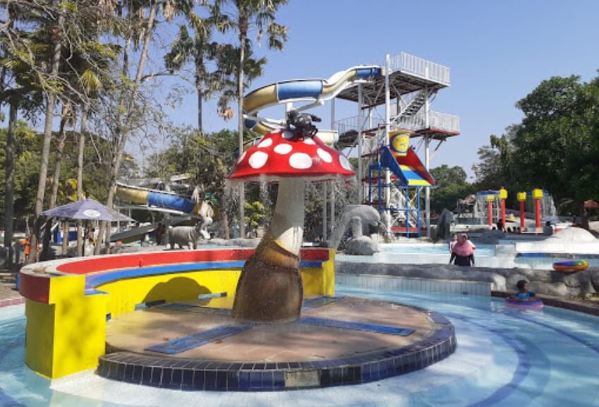 Waterboom Apita - Kolam renang di Cirebon