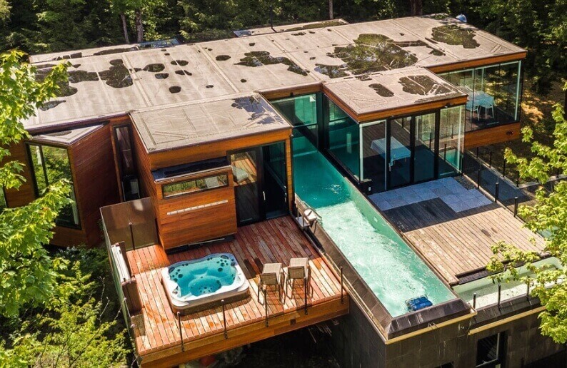 kolam renang di lantai 2