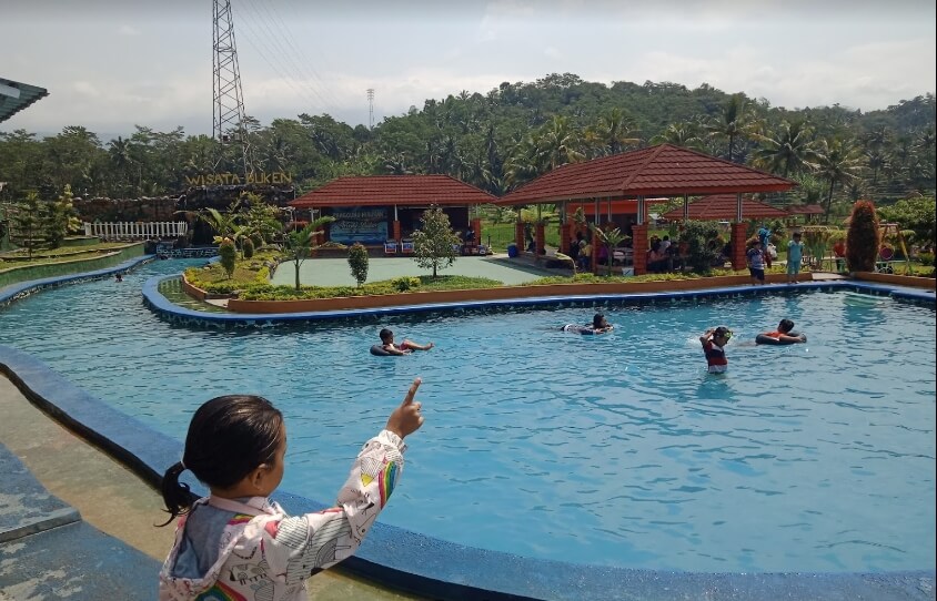 Buken - Kolam renang di Purwokerto