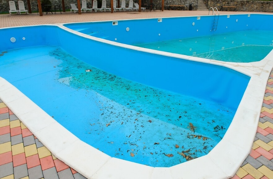 merawat kolam renang