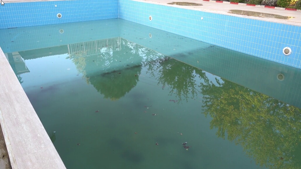 merawat air kolam renang